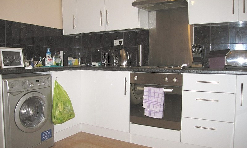 1 Bedroom Flat In Mi...