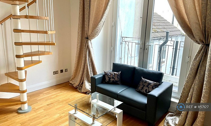 1 Bedroom Flat In Le...