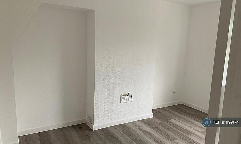 3 Bedroom Flat In Re...