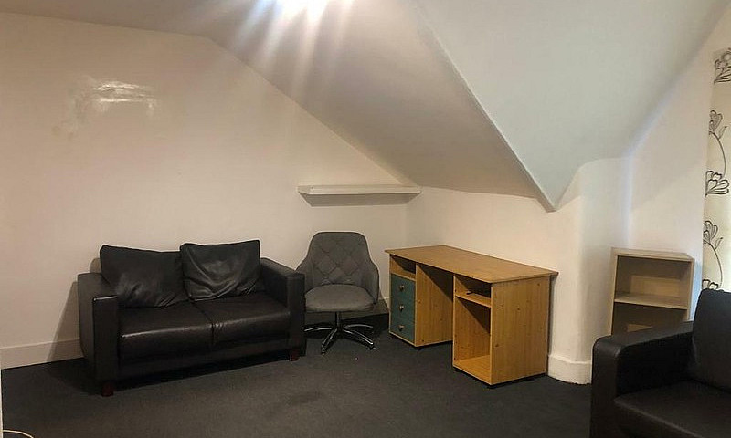 Large Studio Flat...