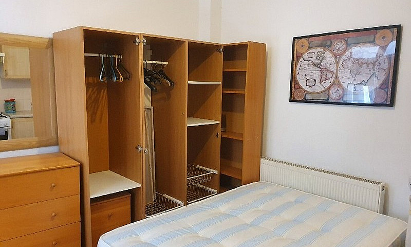 Studio Apartment Wit...