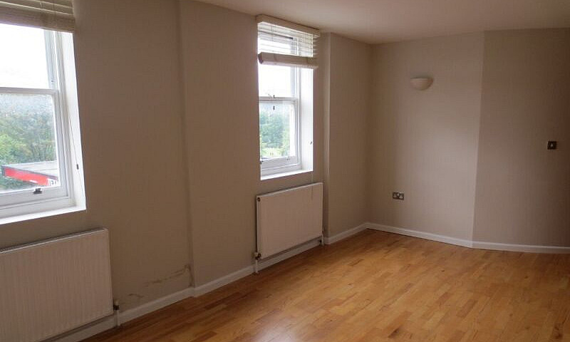 Mile End, E3 5Du - 2...