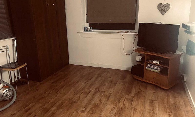Room For Rent ...