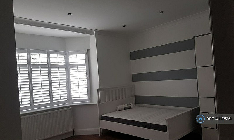 Studio Flat In Old R...