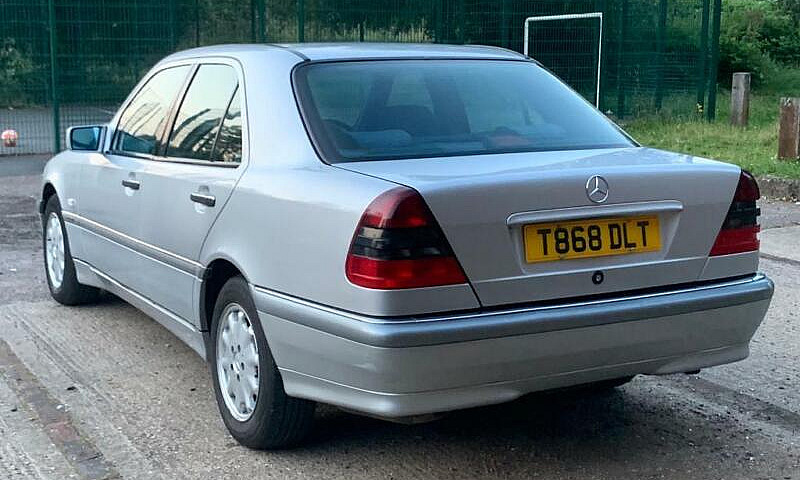 Mercedes-Benz C200 P...