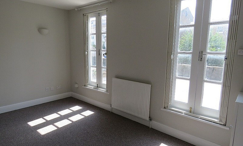 Clapton Sq, E5 - 2 B...