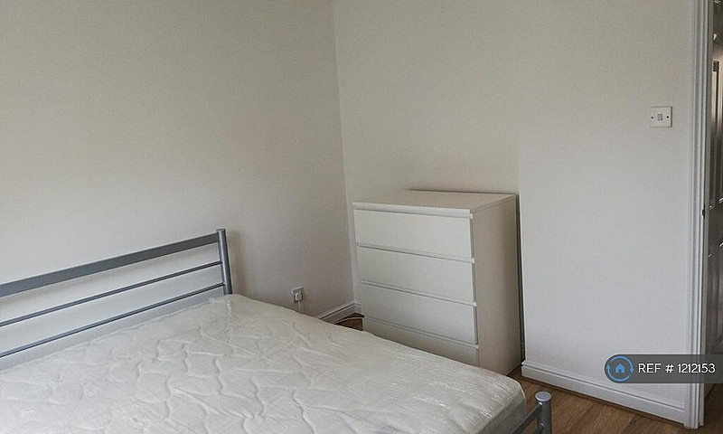 1 Bedroom Flat In Wh...