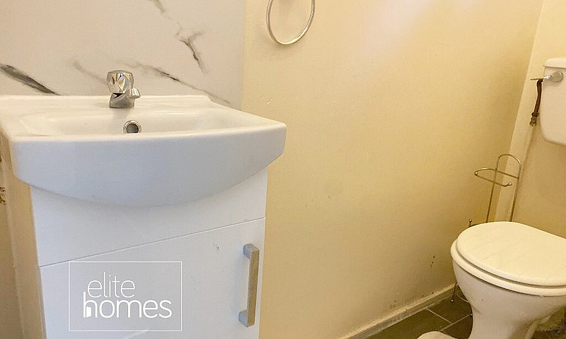 Large Double Room To...