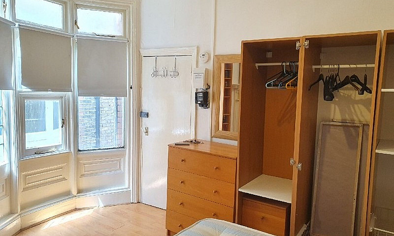 Studio Apartment Wit...
