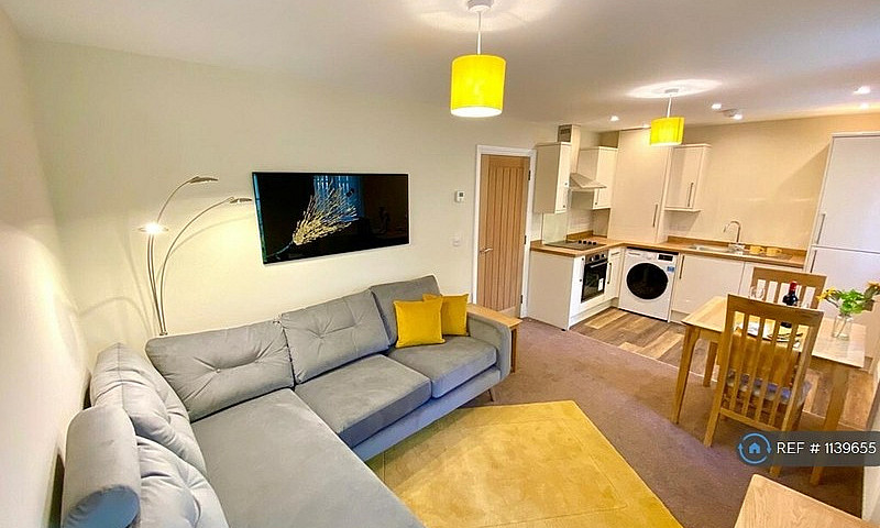1 Bedroom Flat In Ho...