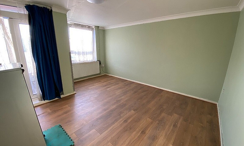 3 Bedroom Maisonette...