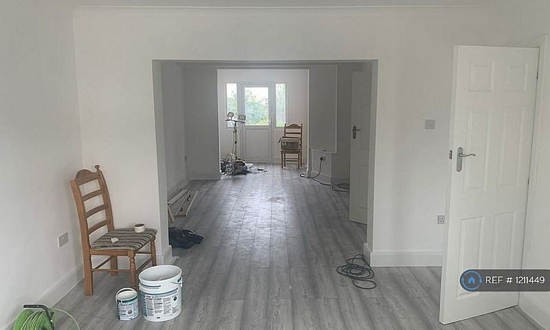 5 Bedroom House In P...