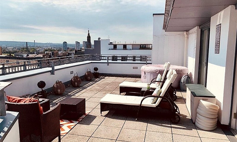 Spacious Flat For Re...