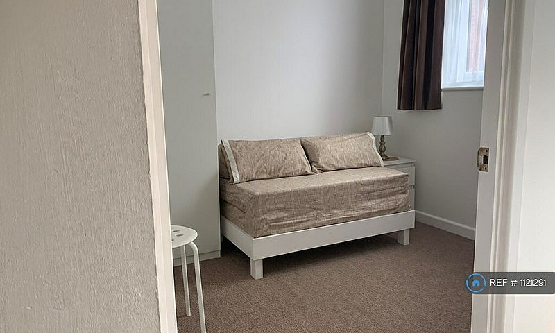 2 Bedroom Flat In Wi...