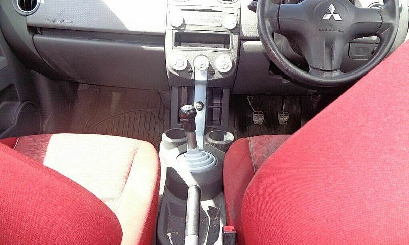 06 Mitsubishi Colt H...