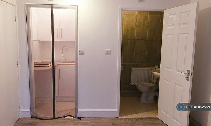 Studio Flat In East ...