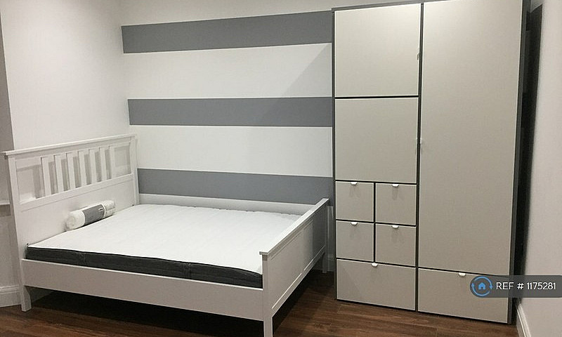 Studio Flat In Old R...