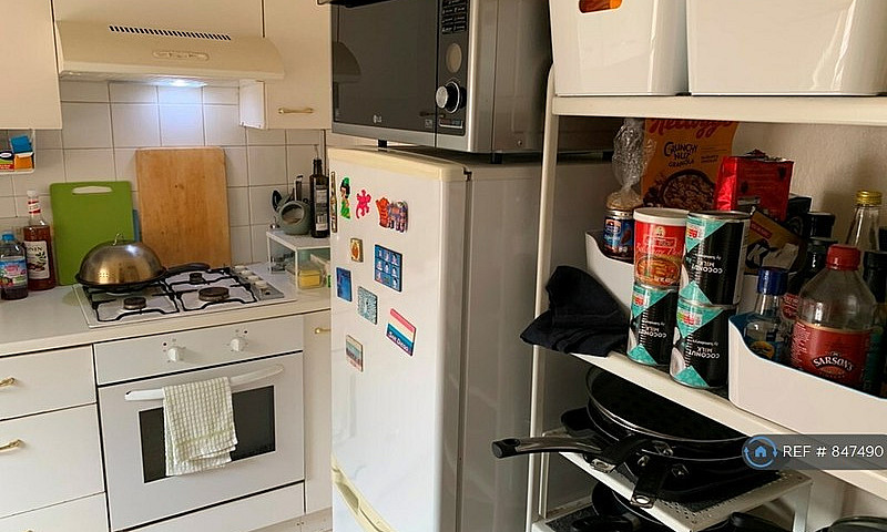 1 Bedroom Flat In Wi...