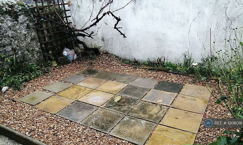 2 Bedroom House In W...