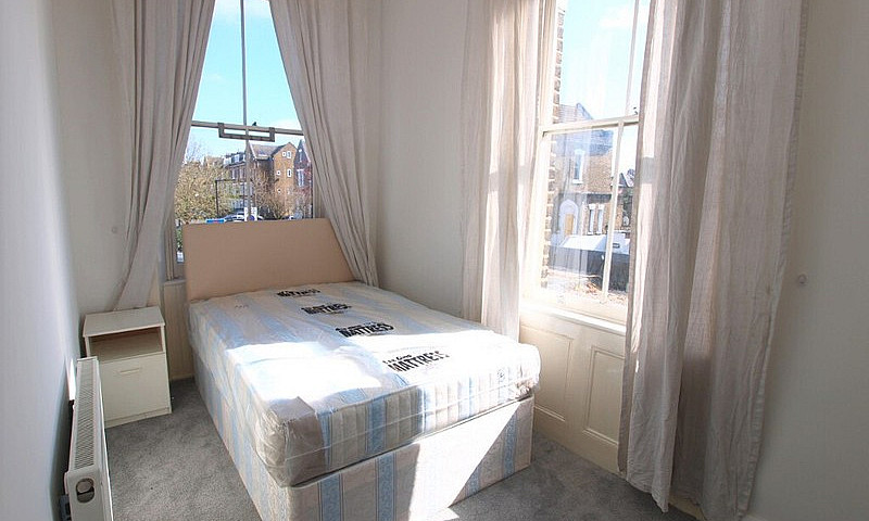 A Large 1 Bedroom Fi...