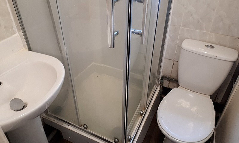 One Bedroom Flat ** ...