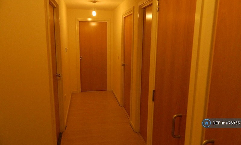 2 Bedroom Flat In Th...