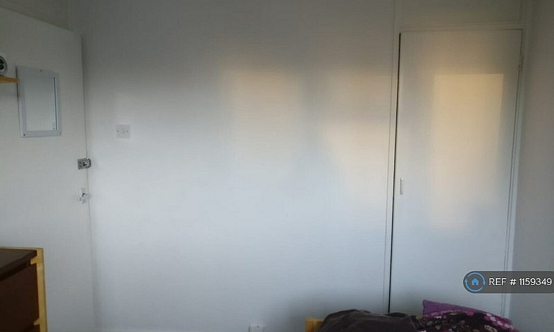 1 Bedroom In Eldridg...
