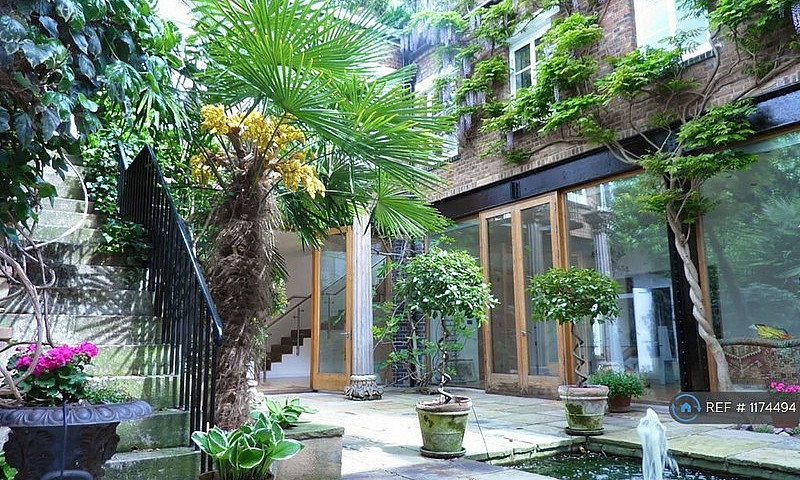 6 Bedroom House In R...