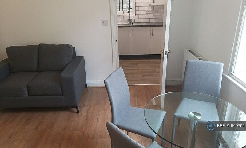 2 Bedroom Flat In Ki...
