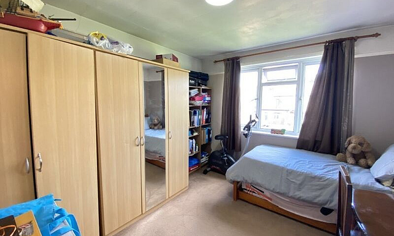 13 Eton Road *****Ne...