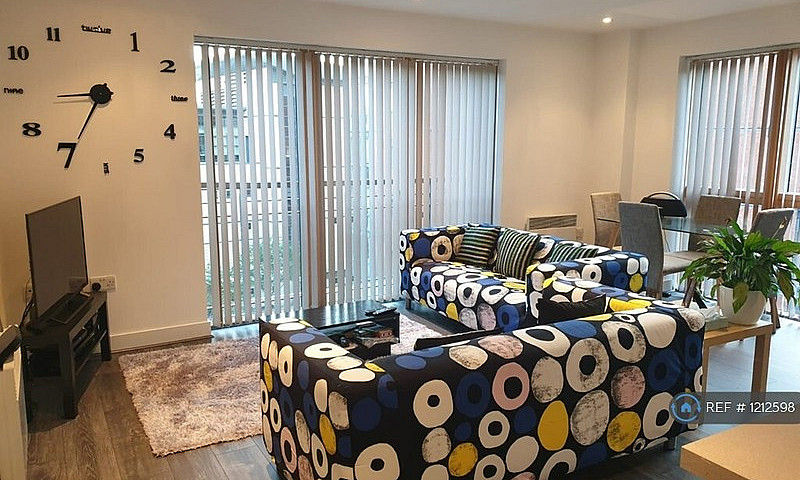 2 Bedroom Flat In Ca...