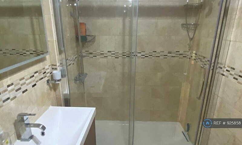 2 Bedroom Flat In Bi...