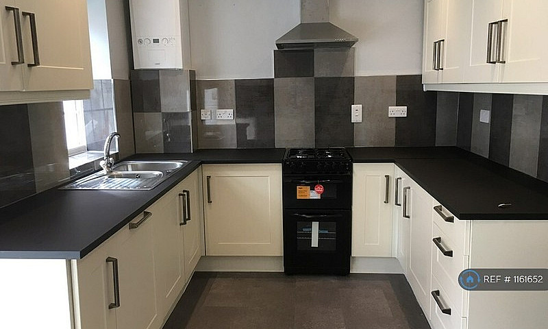 4 Bedroom House In L...