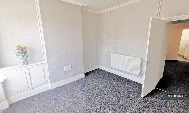 2 Bedroom House In P...