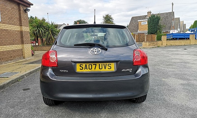 2007 Toyota Auris 1....