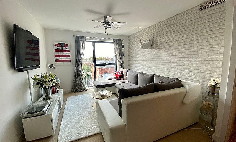 1 Bedroom Flat In 11...