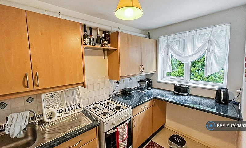 1 Bedroom Flat In Ch...