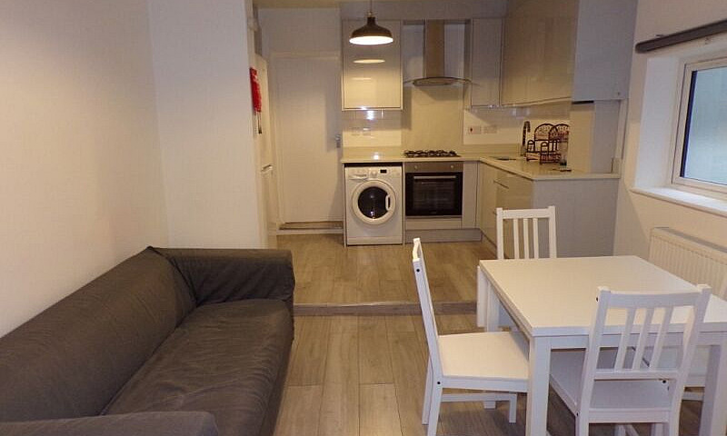 2 Bedroom Ground Flo...