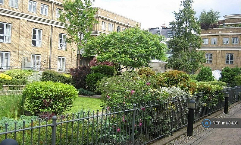 1 Bedroom Flat In Ro...