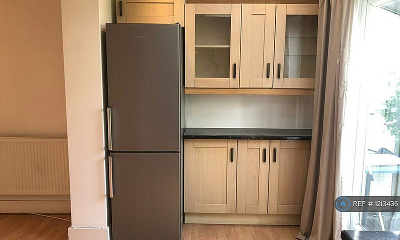 1 Bedroom Flat In Se...