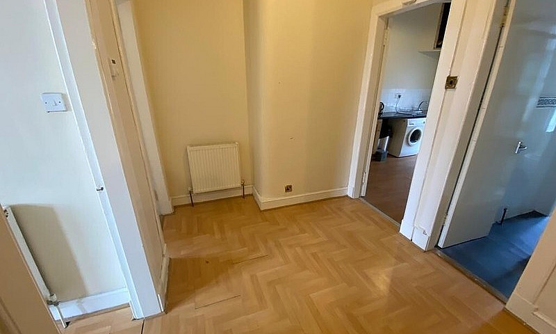 Traditional 1 Bedroo...