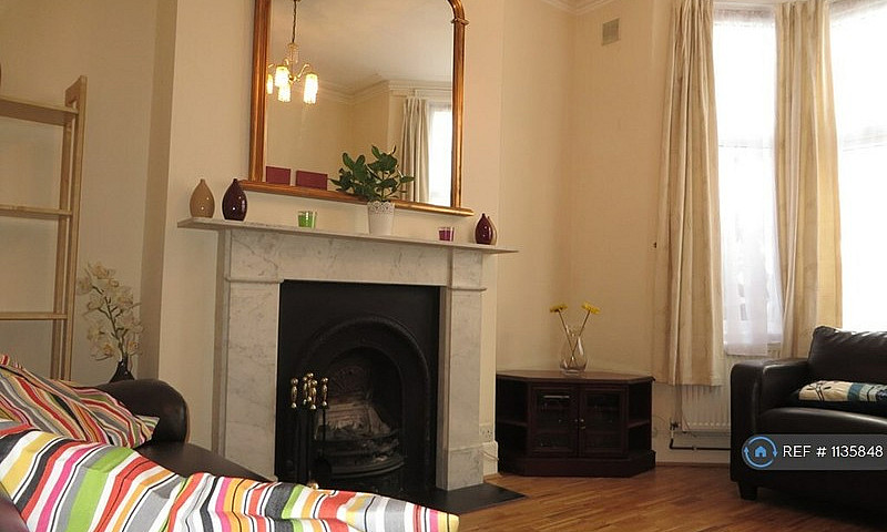 6 Bedroom House In H...