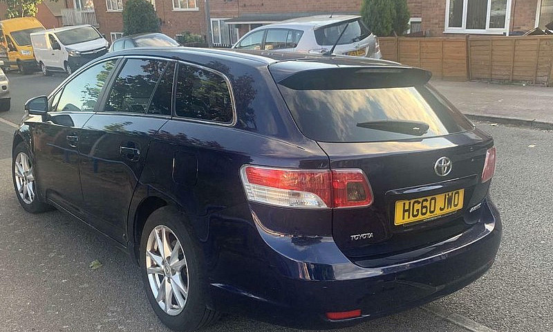 2011 Toyota Avensis ...