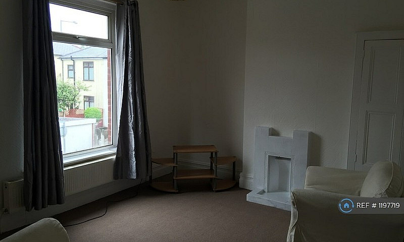 1 Bedroom Flat In Fu...