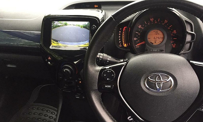 Toyota Aygo X Pressi...