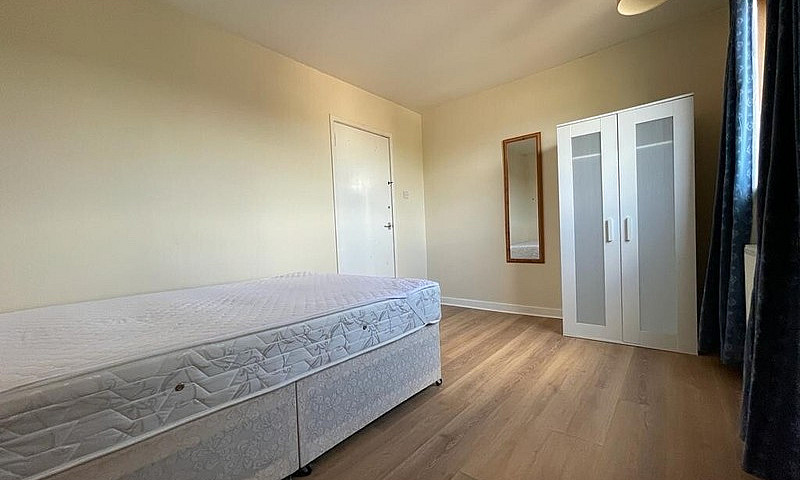 2 Bedroom Flat With ...