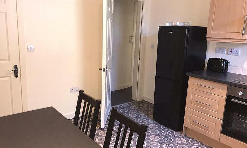 B16 Superb One Bed A...