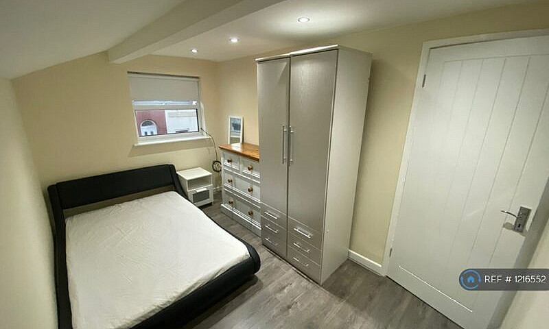 3 Bedroom House In T...