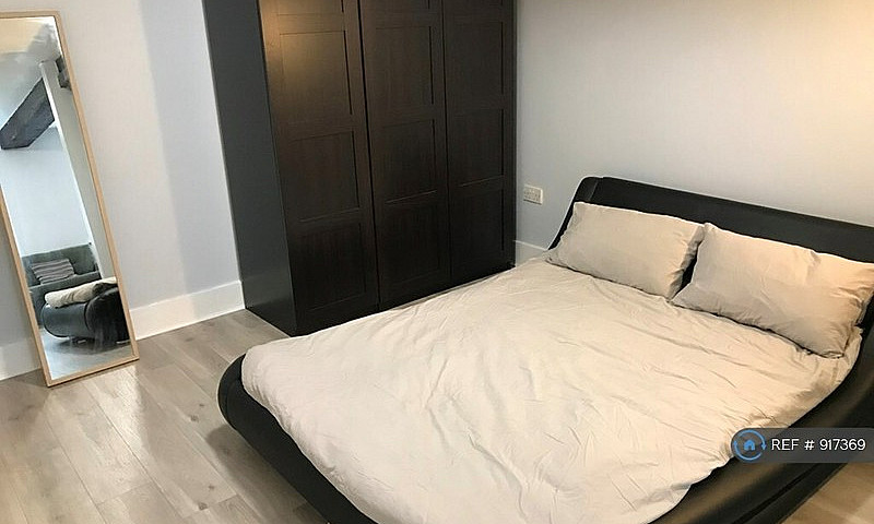 1 Bedroom Flat In He...