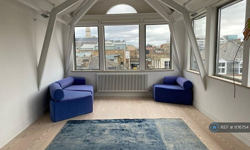 2 Bedroom Flat In Lo...